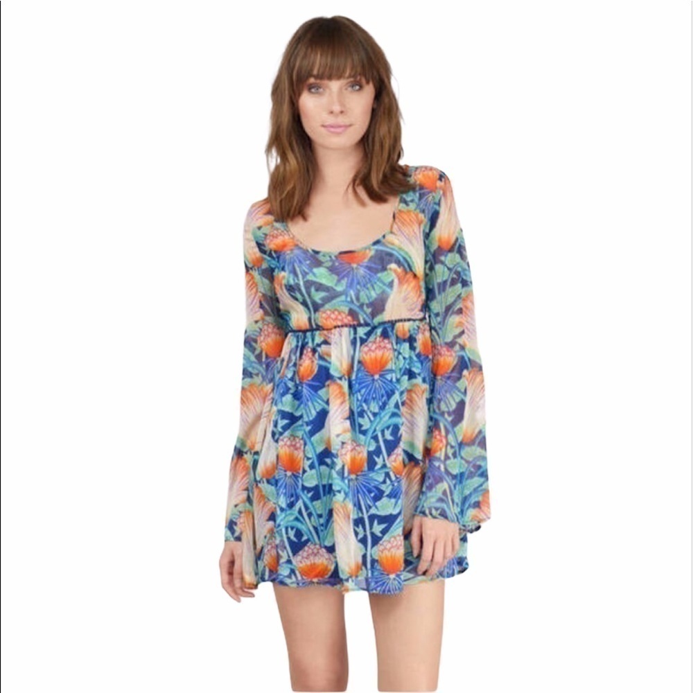 3/$25 🙌🏼 Tobi Floral Bell Sleeve Sheer Flowy Mini Dress S